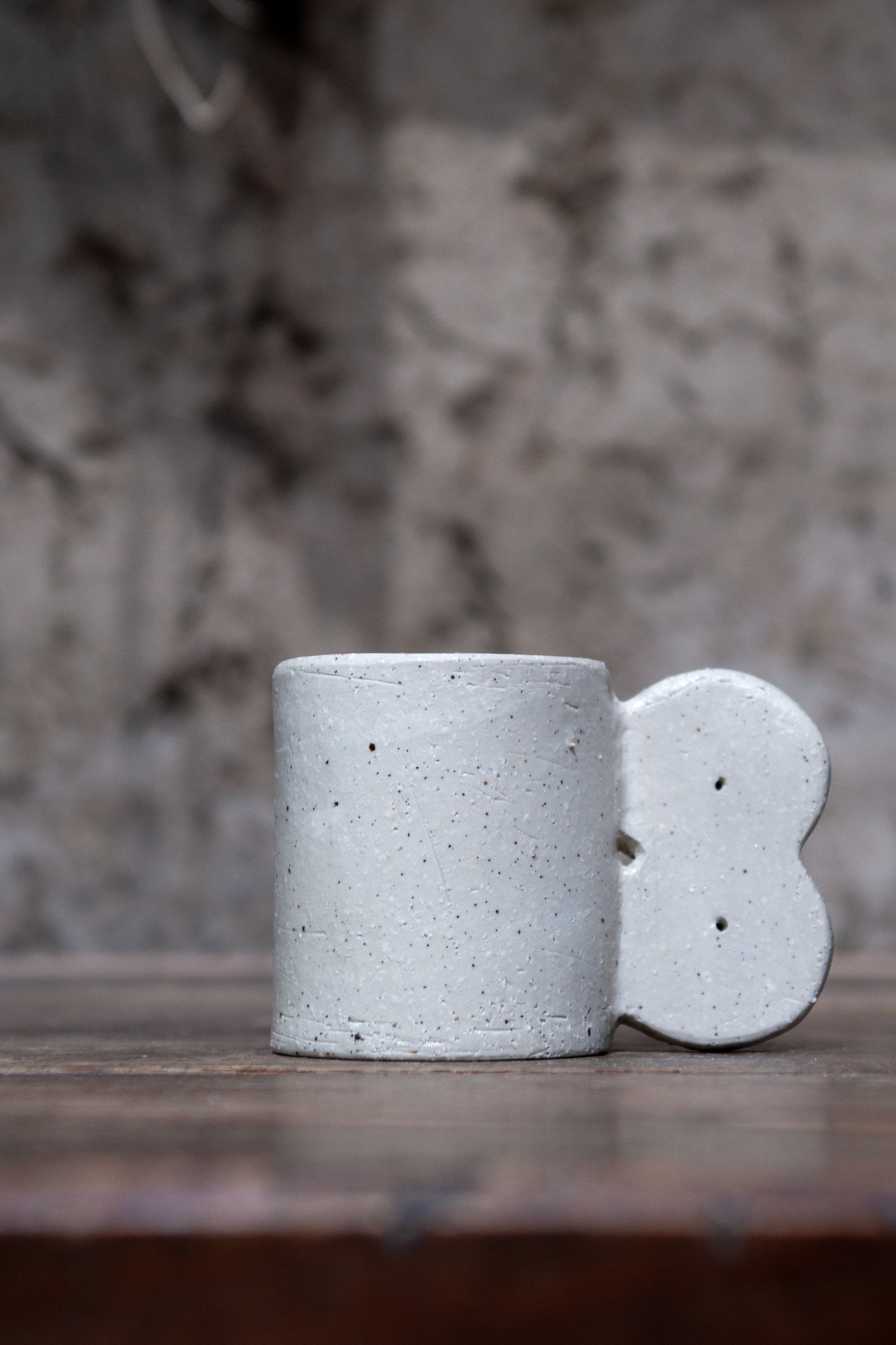 MUG - MARU 01 - 持ち手にユニークなモチーフが付いたマグカップ|ストランゲーゼ