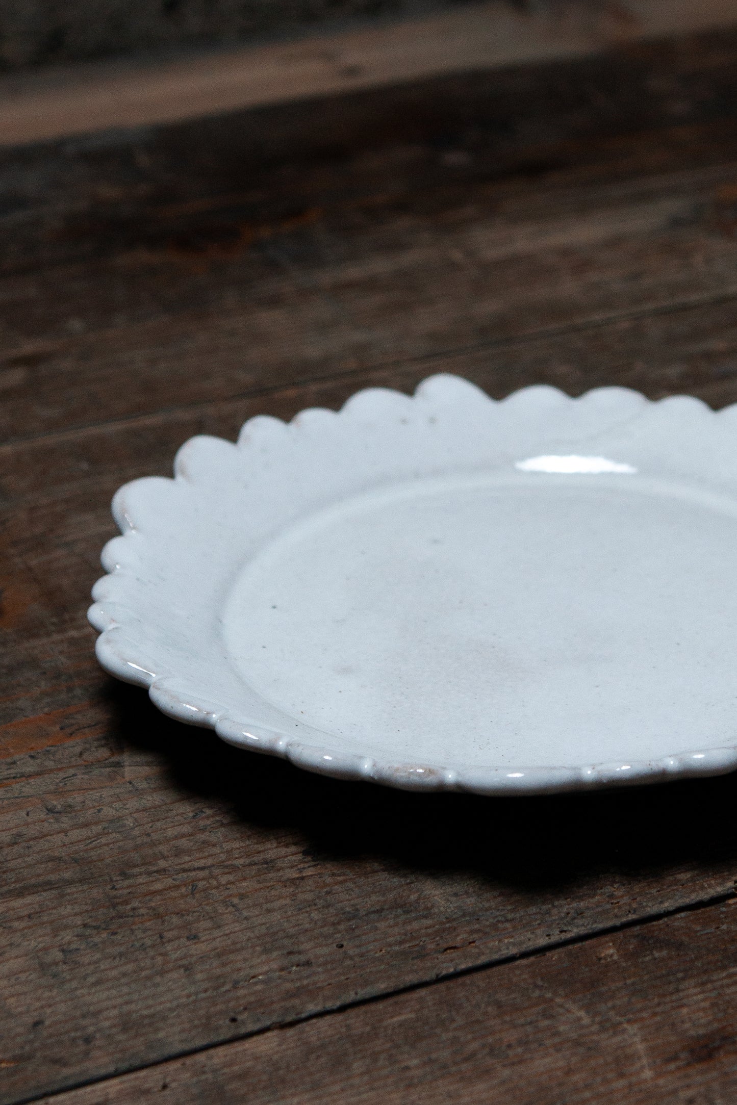 WHITE PLATE
