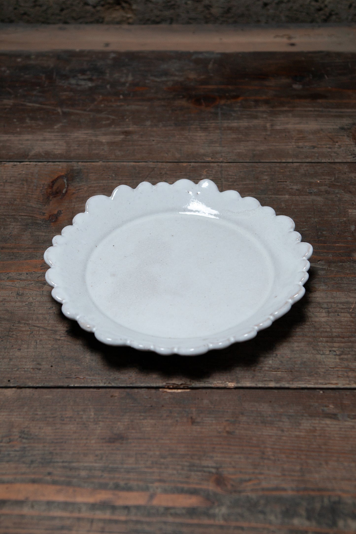 WHITE PLATE